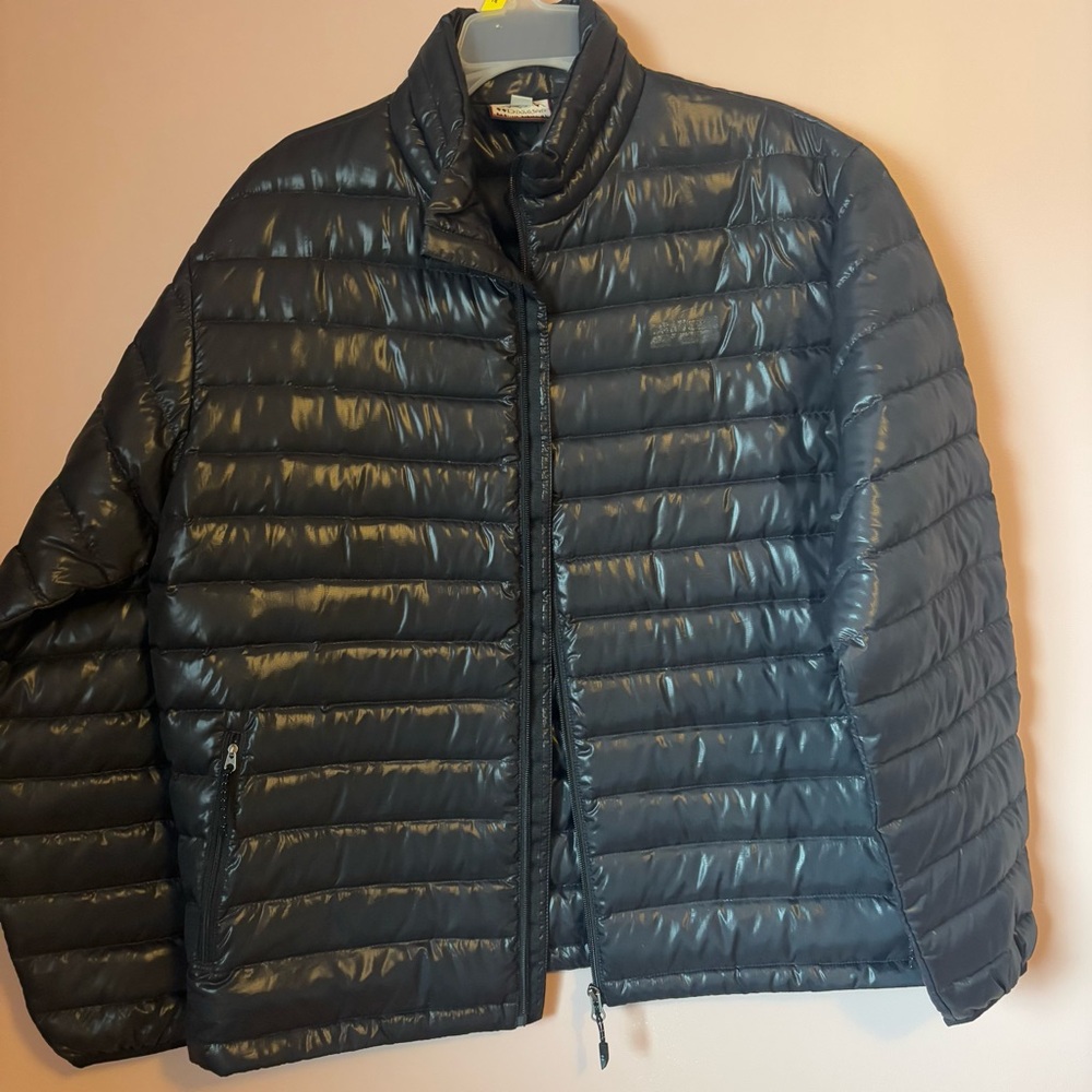 Double Diamond Black Puffer Jacket with Quilted Design and Stand-Up Collar